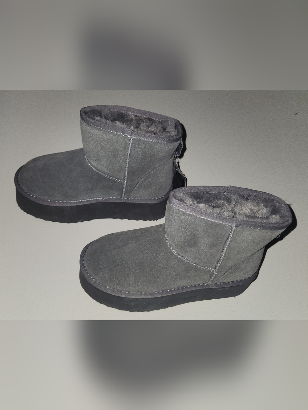 Dream Pairs Water Resistant Fuzzy Classic Ankle Boots Size 5